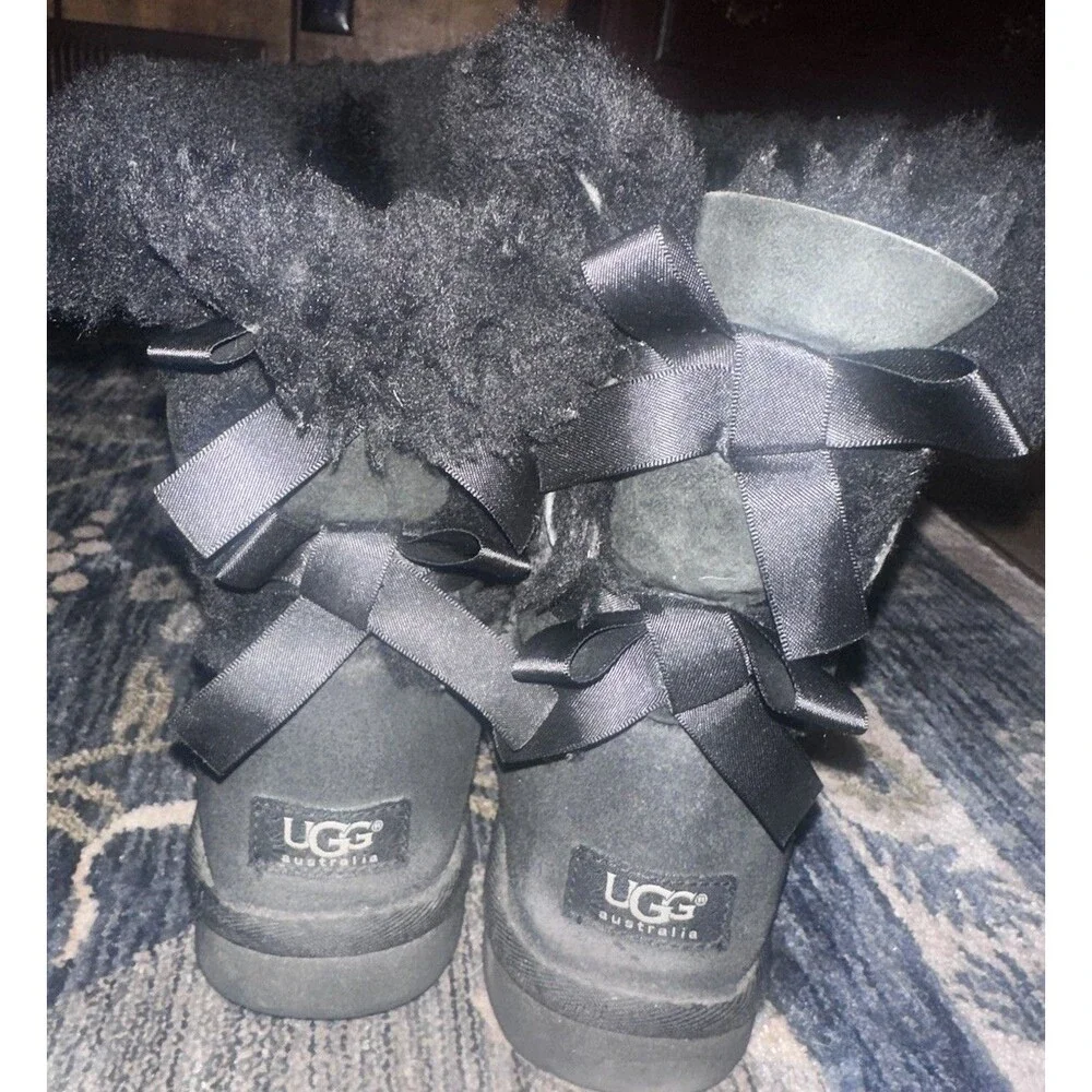 UGG Australia Bailey Bow II Boots Black Sheepskin Suede Women’s Size 7 Winter